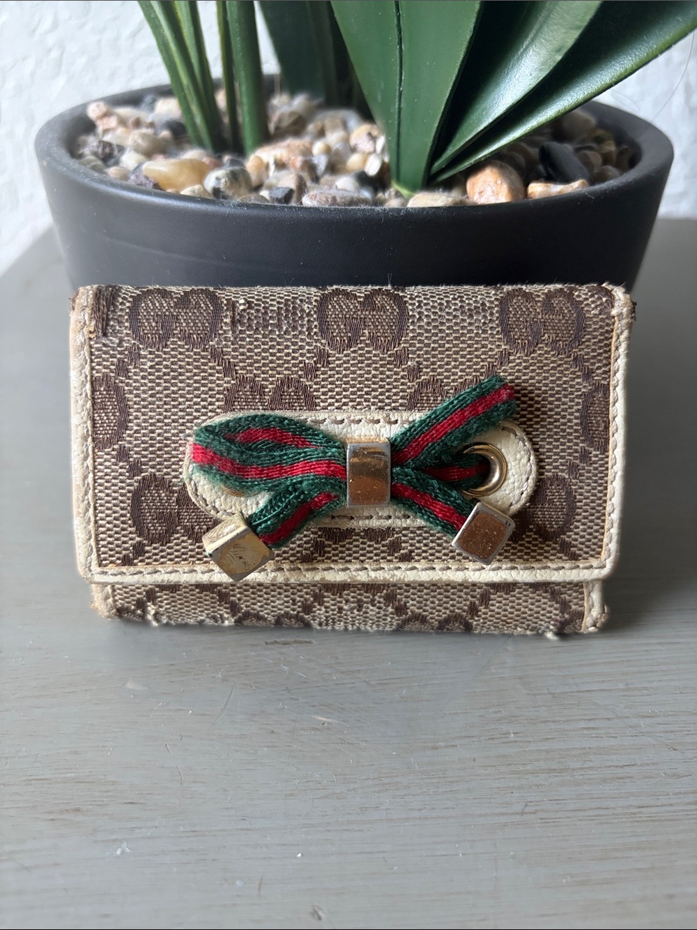 Vintage Gucci GG Bow Key Holder